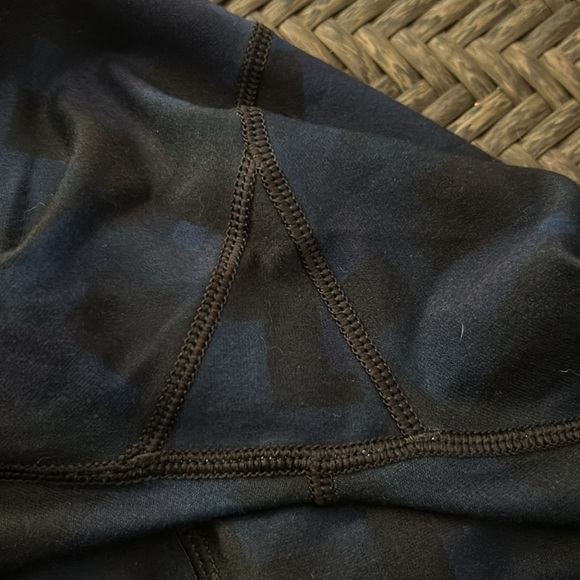 Women’s large Peloton geometric capris - Picture 5 of 5